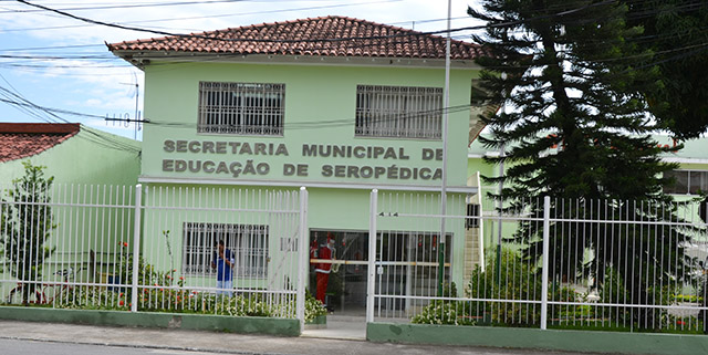 SEROPÉDICA- Professores e Funcionários da Rede Municipal de Ensino