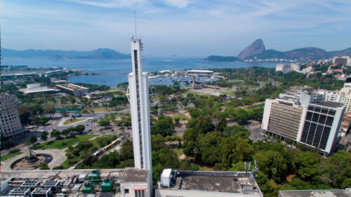 Imóveis comerciais modernos, com vista, e com acesso fácil a aeroporto, ônibus, metrô, VLT e estacionamento não são mais uma exclusividade dos bilionários e multinacionais.